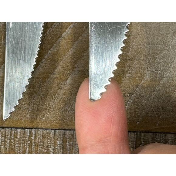 3 ROBERT WELCH Steak Knives - 18/10 SATIN - 9 1/4" - 1 has a bent tip - Picture 7 of 11